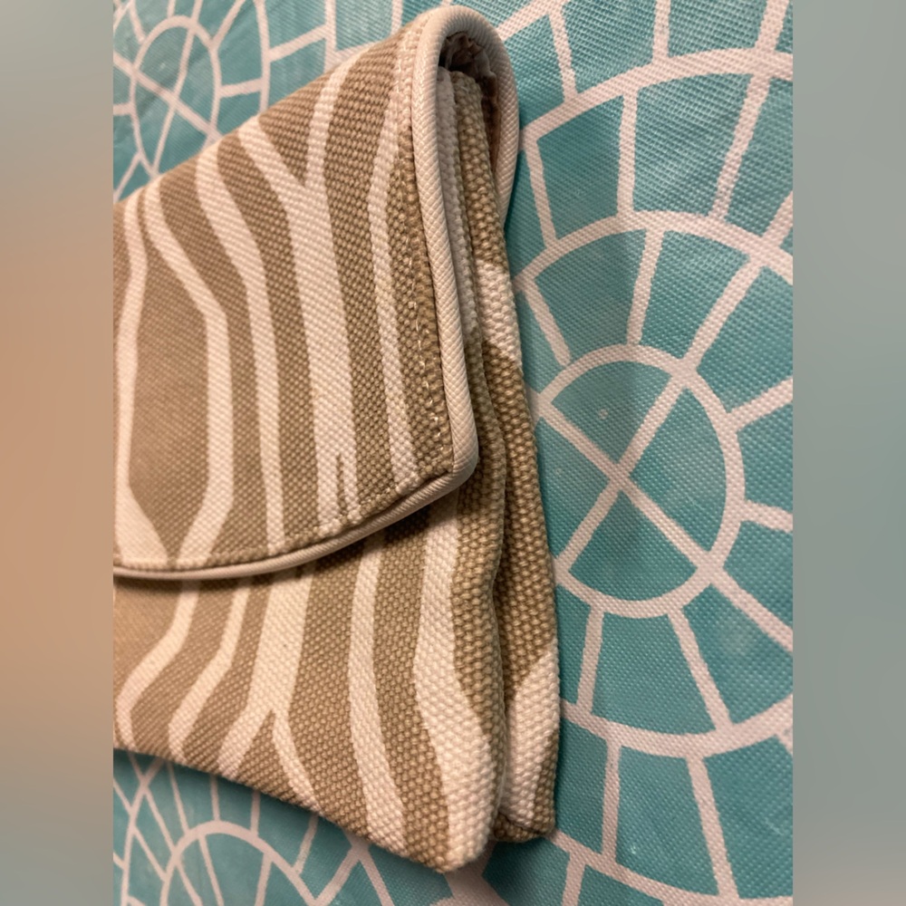 💛TODAY***$12***NWT Ann Taylor canvas cosmetic bag. - Picture 3 of 8